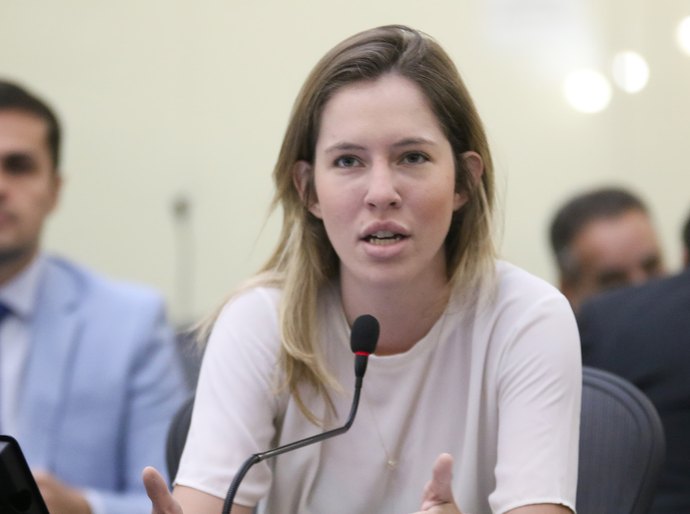 Deputada Cibele Moura apresenta pacote de projetos voltados à proteção das mulheres vítimas de violência