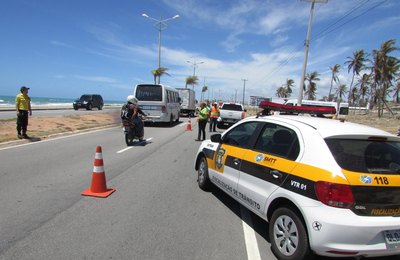 Eventos alteram o trânsito na orla de Maceió no domingo