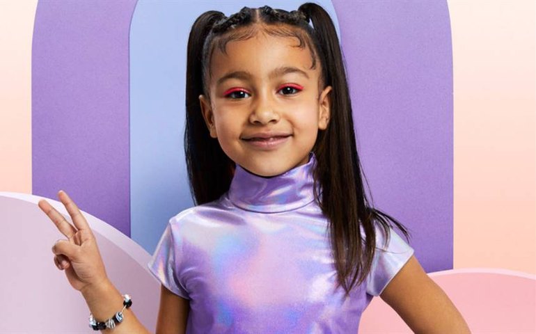 Kim Kardashian mostra filha dançando em evento cristão de hip-hop