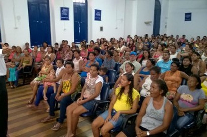Famílias lotam auditório do Lar São Domingos