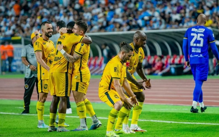 Amazonas derrota Ponte Preta para se aproximar do G4 da Série B