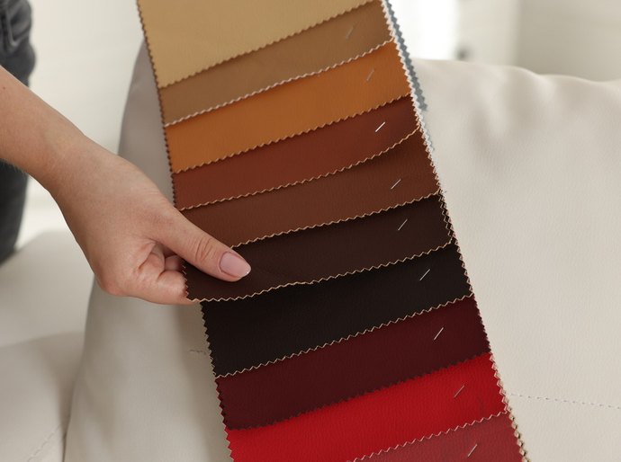 Tendências de decoração: ranking das 10 cores de sofá mais pesquisadas pelos brasileiros