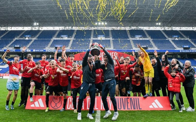 Espanha convoca zagueiro de 17 anos para amistosos diane do Brasil e da Colômbia