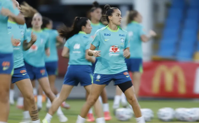 Seleção feminina realiza primeiro treino com todas as convocadas