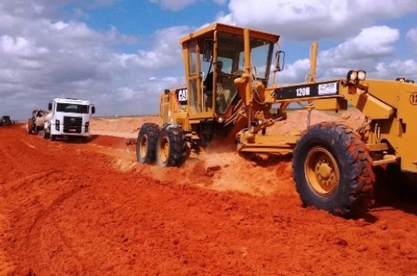 Renan assina ordem para obras de implantação e pavimentação da AL-460