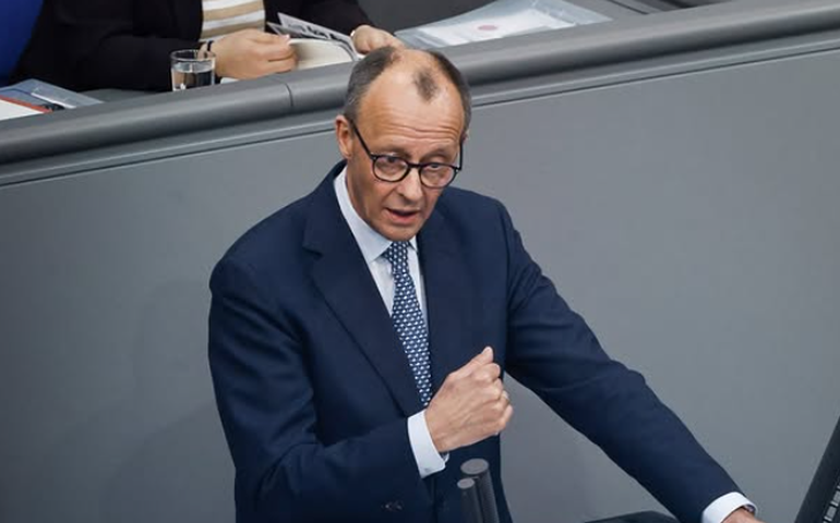 Alemães chegam a um acordo para ampliar gasto com defesa após aproximação entre Trump e Putin