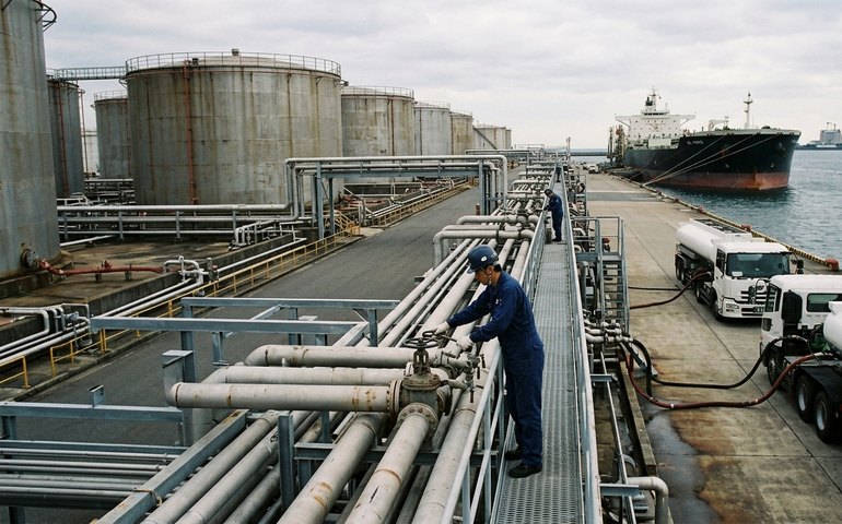 Japão deve liberar mais de 53 milhões de barris de petróleo bruto para refinarias