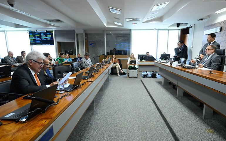 CCT aprova 20 outorgas de emissoras de rádio e TV no país