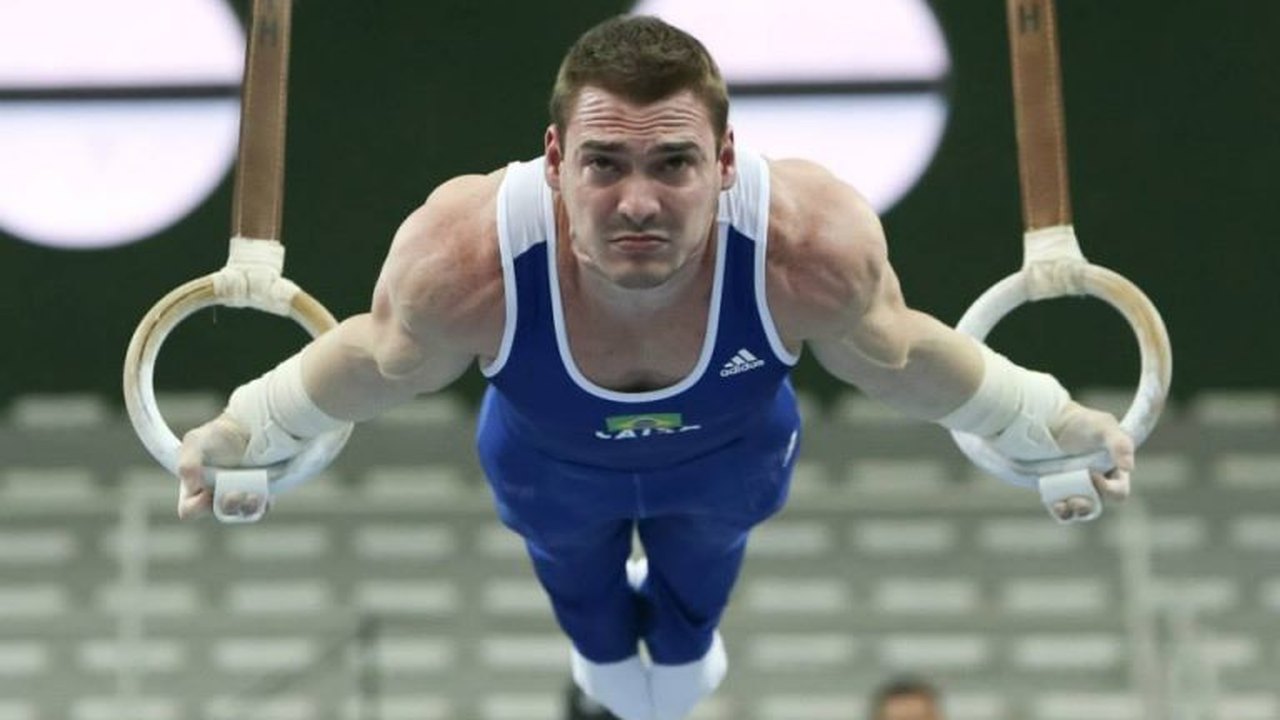 Brasil faz boa classificatória e mantém chances de vaga olímpica por equipe na ginástica masculina