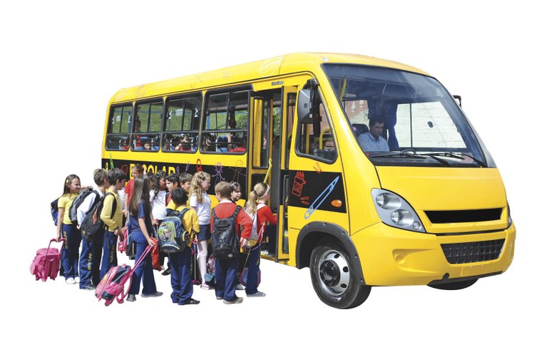 Um menor é apreendido por ameaça e outro por tentar entrar com faca em transporte escolar