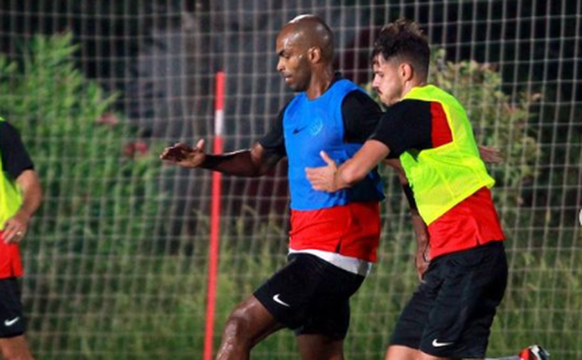 Zagueiro brasileiro Naldo fala após perda do filho de 4 anos: 'A dor é grande'