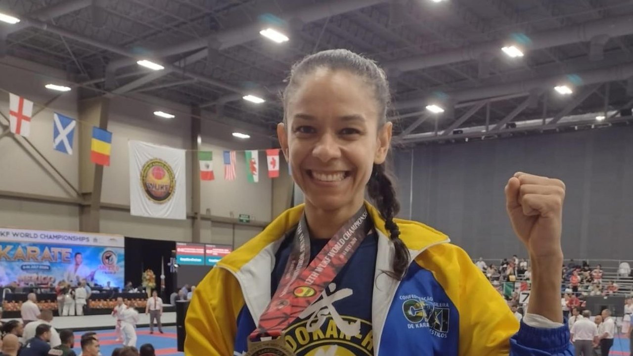 Com apoio do Governo de Alagoas, atleta alagoana conquista o título mundial de karatê no México