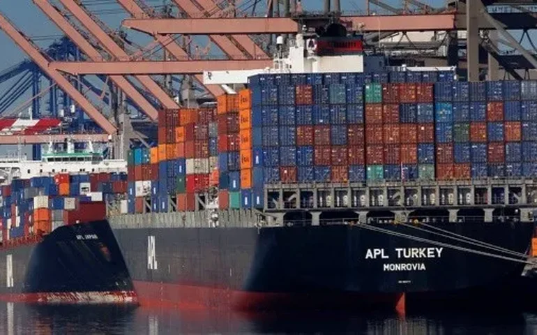 Com tarifaço, exportações crescem para Ásia e Europa, mas despencam para os EUA em outubro