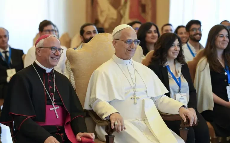 Mediterrâneo não pode virar 'túmulo para mortos', diz Papa