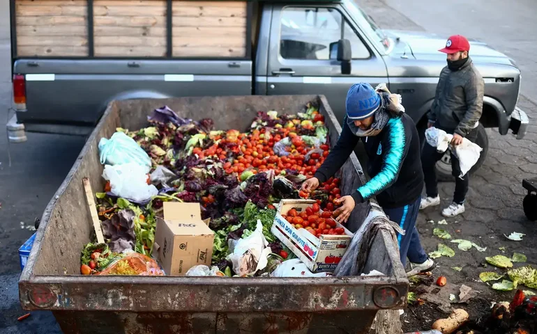 Falta de alimentos para restaurantes populares abre crise na Argentina