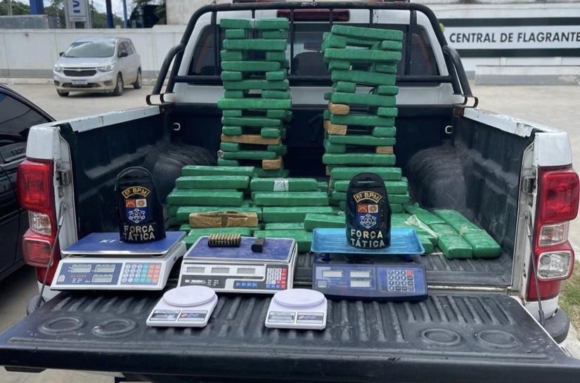 PM de Alagoas apreende 130kg de drogas e quatro armas durante operação nacional de combate ao crime