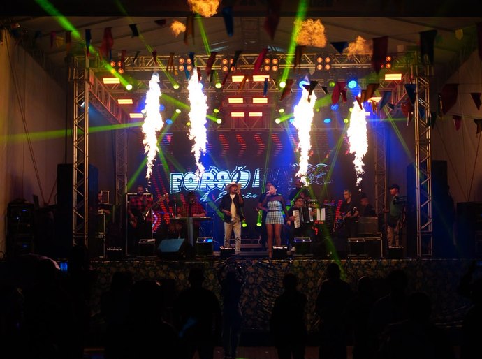 Mais uma noite do São João do Povo 2026 anima população em Palmeira e prefeita prestigia momento