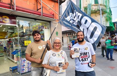 Lenilda Luna dialoga com trabalhadores da limpeza urbana e defende soberania nacional no Centro de Maceió