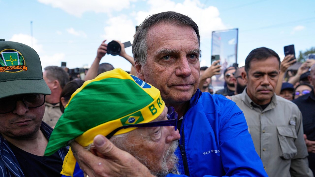 Datafolha: 61% não votariam em candidato que prometesse livrar Jair Bolsonaro