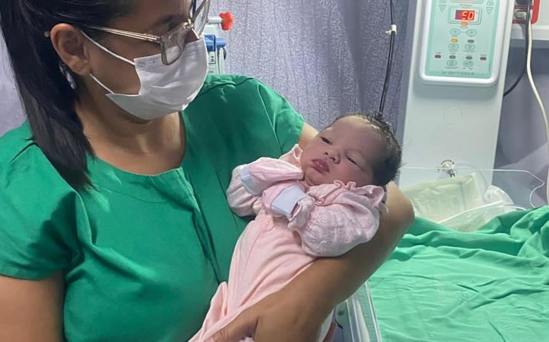 Primeiro bebê de 2024 nasce no Hospital Regional do Alto Sertão, em Delmiro Gouveia