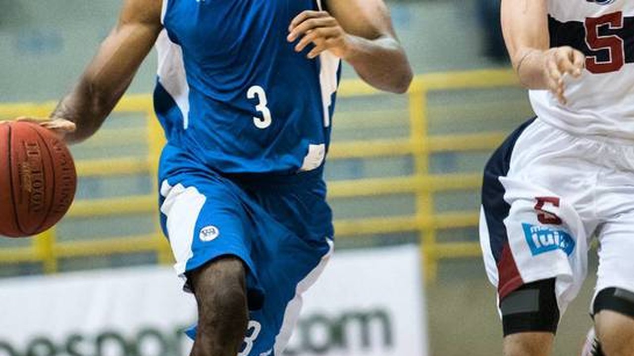 Pinheiros ‘demite’ equipe inteira adulta de basquete por correspondência