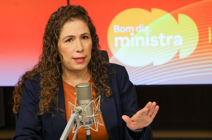 Esther Dweck sobre reestruturação histórica do serviço público: “Recompondo a capacidade do Estado de prestar políticas públicas