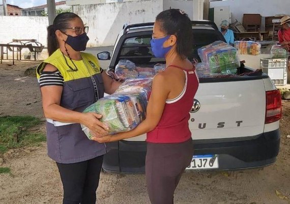 Desenvolvimento Sustentável entrega mais de 80 cestas básicas em Ecopontos da capital