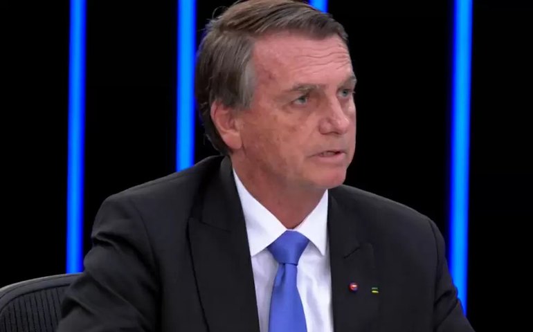 Bolsonaro corta investimentos para reservar R$ 19,4 bi do orçamento secreto