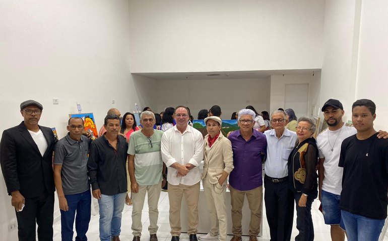 Prefeito Luciano prestigia exposição que celebra os 100 anos de Arapiraca
