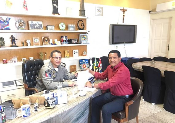 Júlio Cezar e PM firmam parceria para reforçar ações de segurança em Palmeira