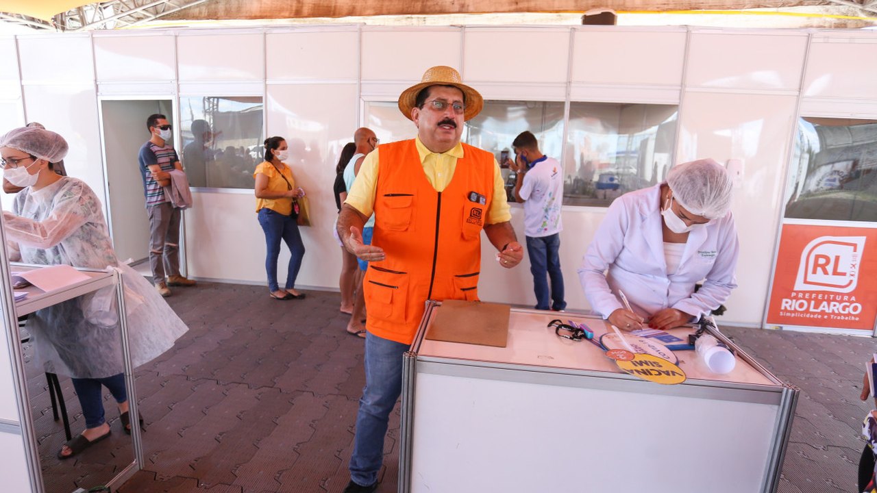 Gilberto Gonçalves acompanha o reforço da vacina contra covid-19 em Rio Largo