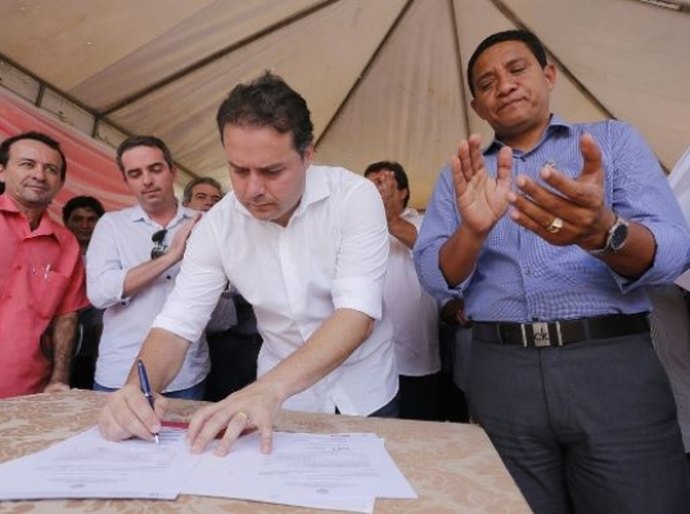 Governador assina ordens de serviço para amenizar seca em Palmeira
