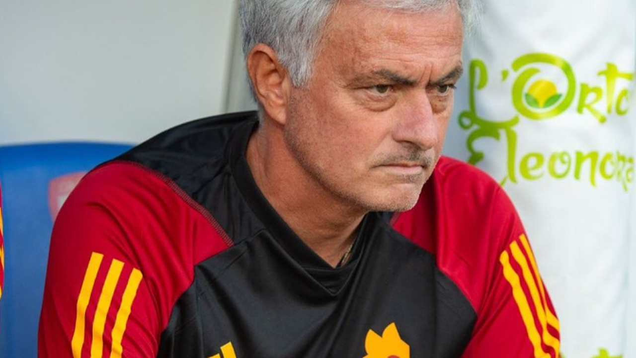 José Mourinho é um possível substituto de Carlo Ancelotti no Real Madrid, diz jornal