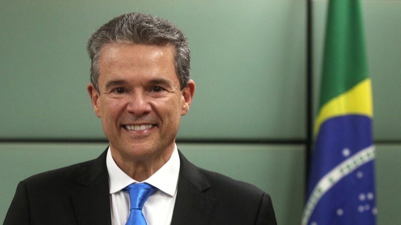 Ministro afirma que Brasil manterá exportação de carne à Europa e buscará reverter restrição