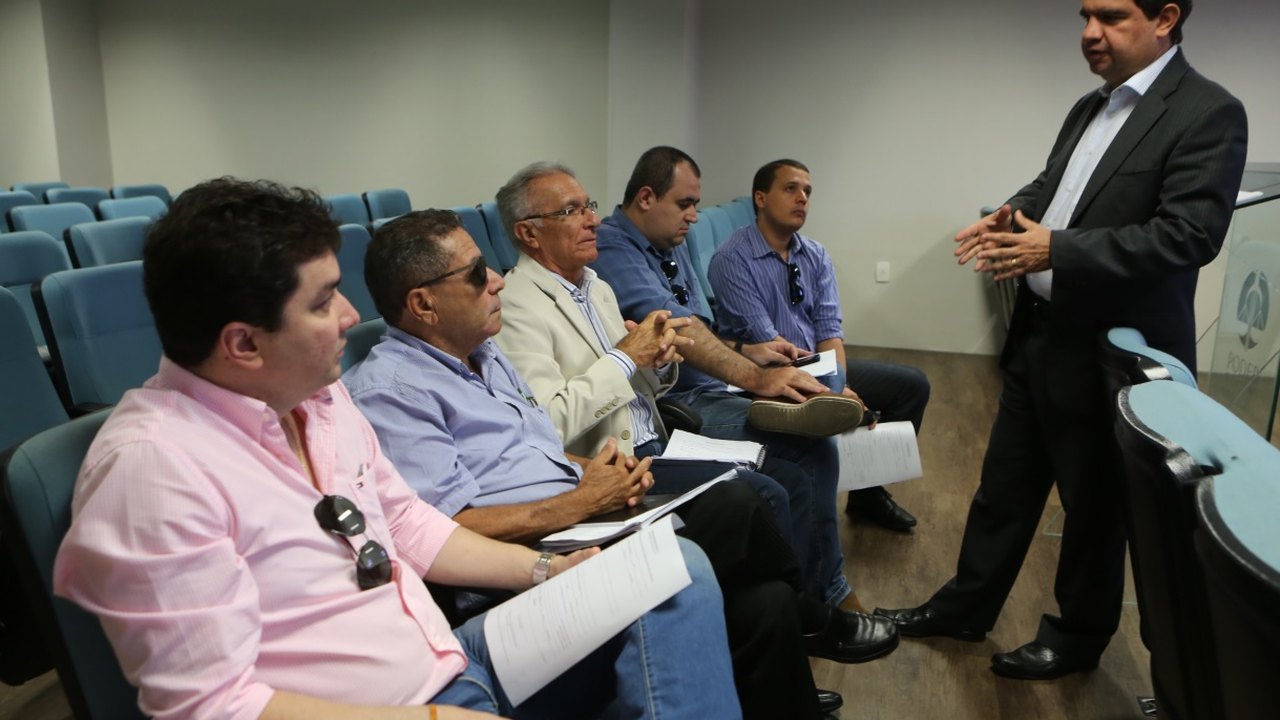 Gestores de municípios que aderiram ao Moradia Legal II participam de reunião