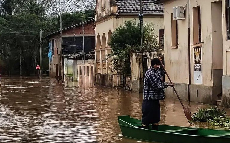 Com nova frente de chuvas, Defesa Civil pede que desalojados não retornem às casas no Rio Grande do Sul