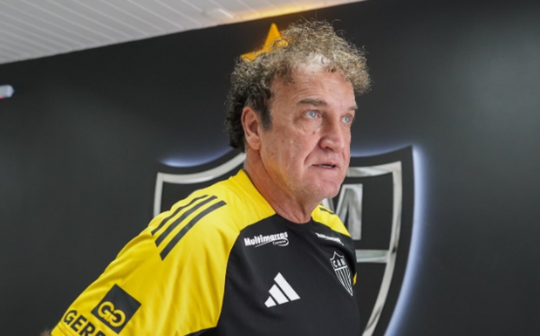 Cuca é apresentado no Atlético-MG e cita caso de estupro: 'Busco um mundo justo para mulheres'