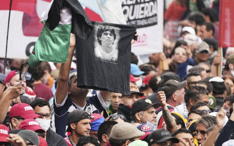 Governo Milei quer classificar torcidas organizadas como associações ilícitas