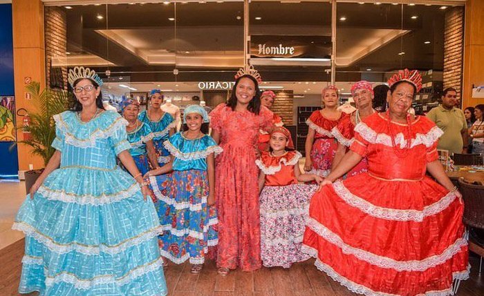 Giro das Tradições recebe as Baianas Mensageiras de Santa Luzia no Theatro Homerinho