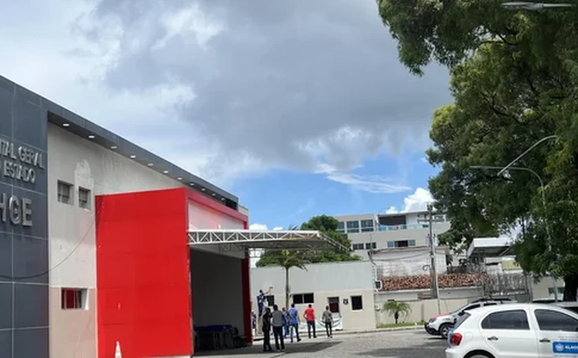 Filho de policial militar é baleado em beco no Benedito Bentes, em Maceió