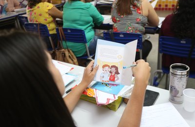 Marechal recebe coleção de livros do IAB para auxiliar no aprendizado e fluência de leitura 