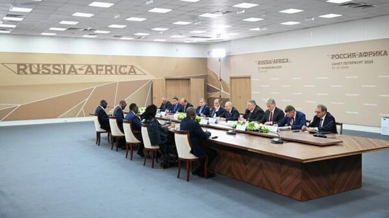 Graças à Cúpula Rússia – África, Moscou obtém novos parceiros no continente, afirma analista