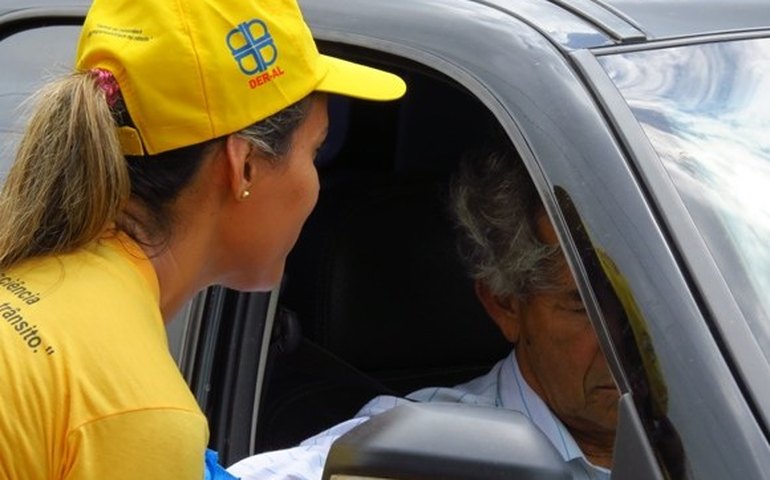 DER promove ação educativa na AL-101 Sul nesta sexta-feira