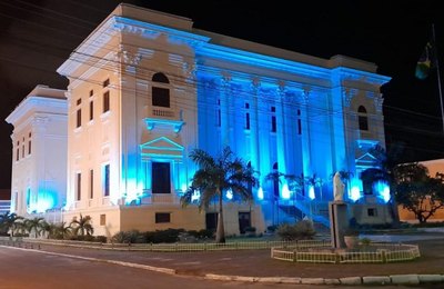 Refletores de iluminação cênica são furtados da Associação Comercial