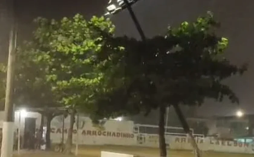 Maceió tem noite de ventos fortes e chuvas intensas