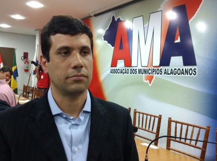 Hugo Wanderley participa da reunião do Conselho Político Ampliado da CNM