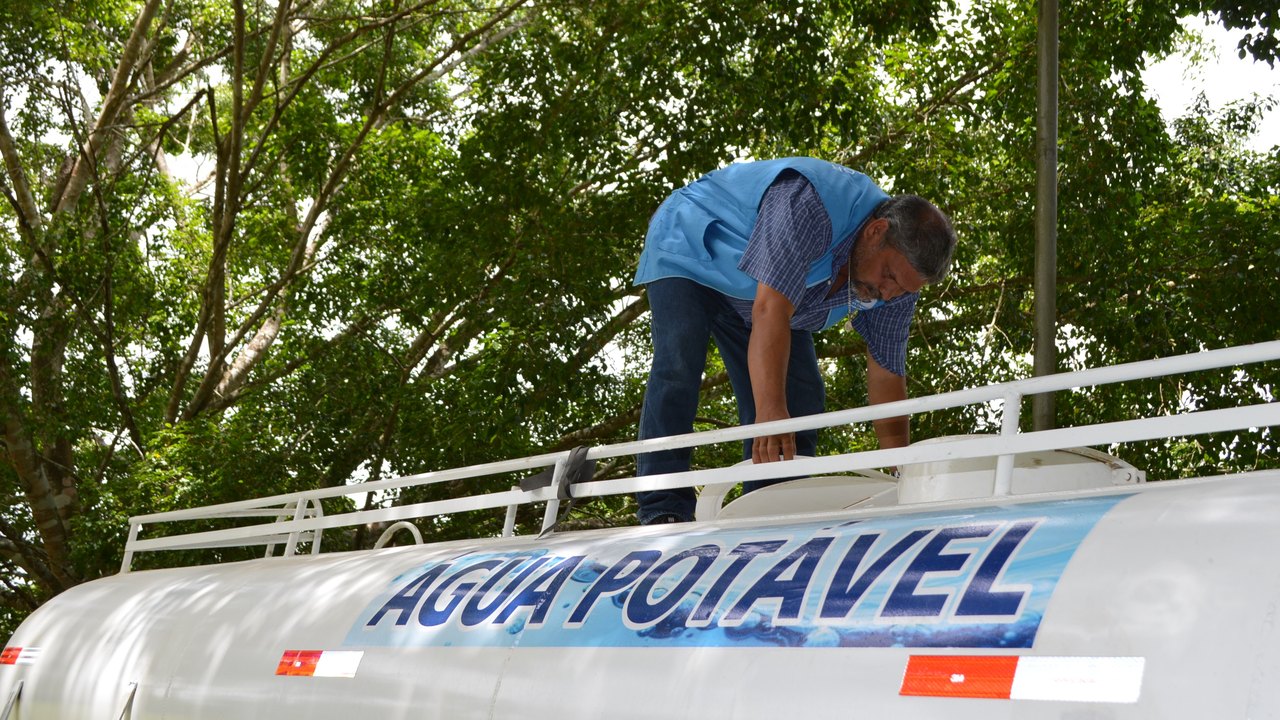 Vigilância Sanitária inspeciona 50 carros-pipa que fornecem água para as vítimas da seca