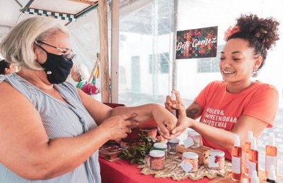 Feira sustentável reúne mais de 50 tipos de produtos agroecológicos em Maceió
