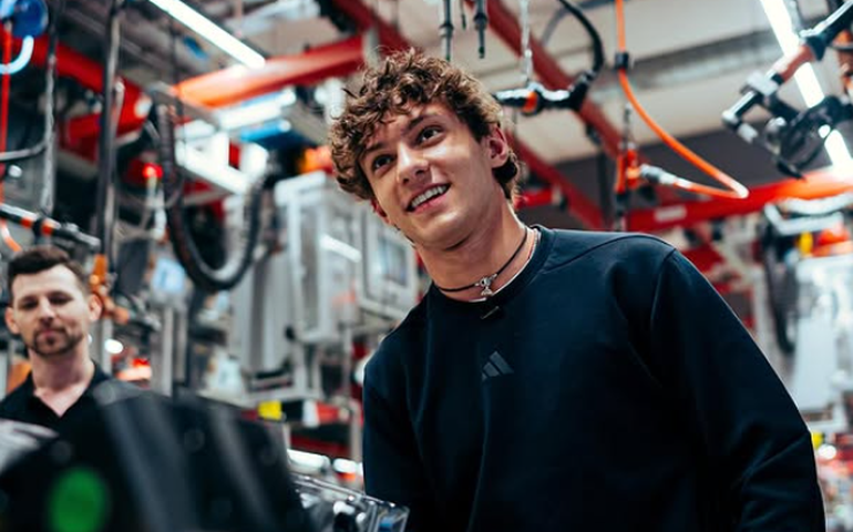 Antonelli vence pela 1ª vez na F1 da China, Hamilton volta ao pódio e Bortoleto não larga