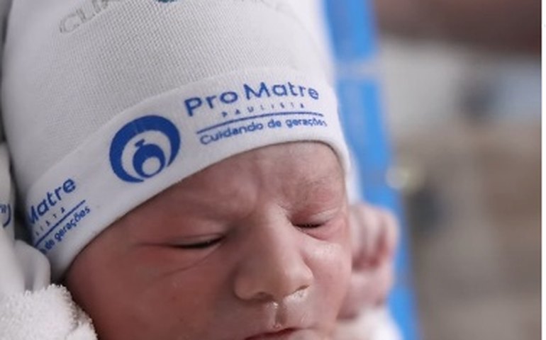 Arthur Aguiar celebra nascimento de Gabriel, filho com Jheny Santucci